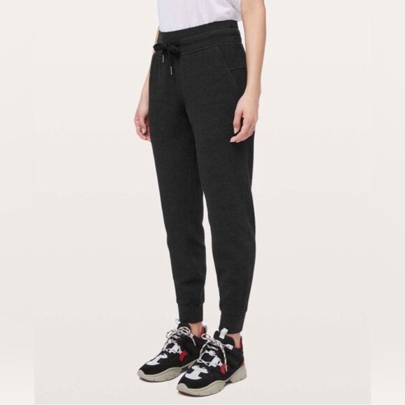 NEW Lululemon Warm Down Jogger pant II 28" Heathered Core Black high waist sz 12 - Picture 1 of 7